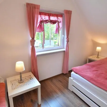Comfortable Homes With A Large Garden *